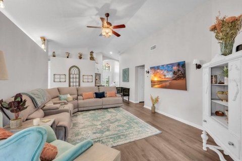 House in Brandon, Florida 3 bedrooms, 157.93 sq.m. № 2287793 - photo 7
