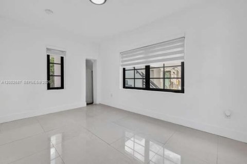 Снять в аренду квартиру в Майами-Бич, Флорида 2 спальни, 100.33м2, № 2067896 - фото 15