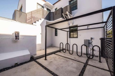 Снять в аренду квартиру в Майами-Бич, Флорида 2 спальни, 100.33м2, № 2067896 - фото 19