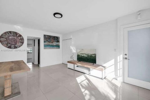 Снять в аренду квартиру в Майами-Бич, Флорида 2 спальни, 100.33м2, № 2067896 - фото 6