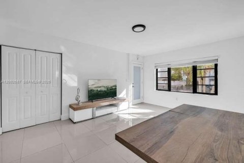 Снять в аренду квартиру в Майами-Бич, Флорида 2 спальни, 100.33м2, № 2067896 - фото 8