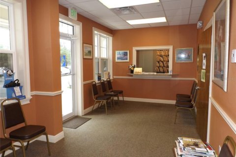 Commercial property in Lady Lake, Florida 178.37 sq.m. № 915668 - photo 13