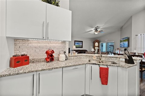 Villa ou maison à vendre à Haines City, Floride: 4 chambres, 145.11 m2 № 1904570 - photo 6
