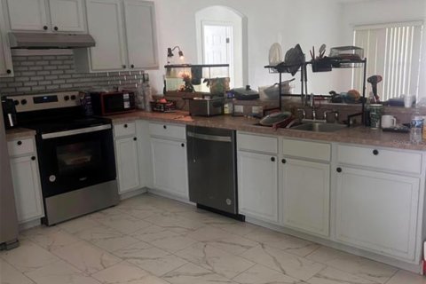 House in Kissimmee, Florida 4 bedrooms, 185.8 sq.m. № 2232129 - photo 2