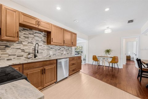 Casa en alquiler en Saint Petersburg, Florida, 3 dormitorios, 140.65 m2 № 1657180 - foto 8