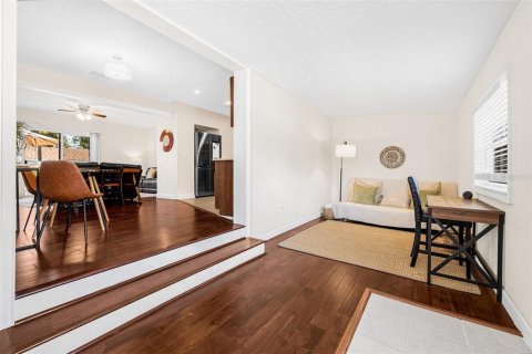 Casa en alquiler en Saint Petersburg, Florida, 3 dormitorios, 140.65 m2 № 1657180 - foto 2