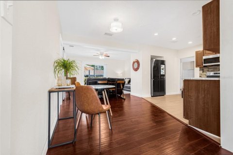 Casa en alquiler en Saint Petersburg, Florida, 3 dormitorios, 140.65 m2 № 1657180 - foto 4