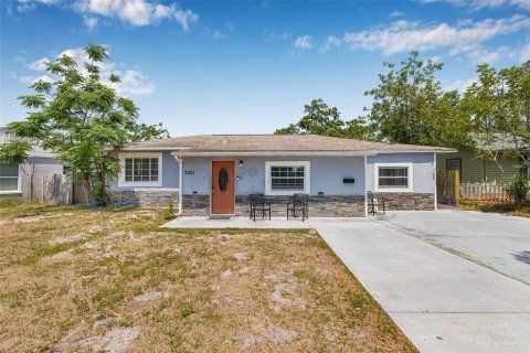 Casa en alquiler en Saint Petersburg, Florida, 3 dormitorios, 140.65 m2 № 1657180 - foto 1