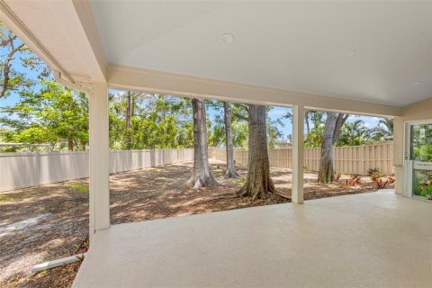 Townhouse in Saint Petersburg, Florida 4 bedrooms, 193.7 sq.m. № 1757114 - photo 20