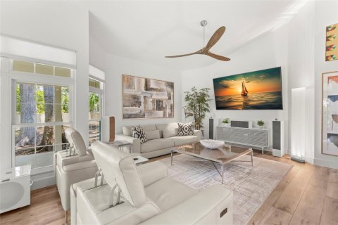 Townhouse in Saint Petersburg, Florida 4 bedrooms, 193.7 sq.m. № 1757114 - photo 7