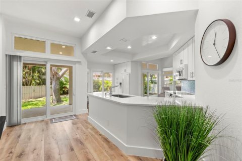 Townhouse in Saint Petersburg, Florida 4 bedrooms, 193.7 sq.m. № 1757114 - photo 13