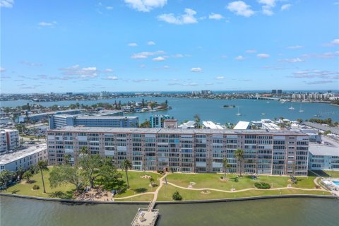 Condominio en venta en South Pasadena, Florida, 2 dormitorios, 104.05 m2 № 1619198 - foto 1