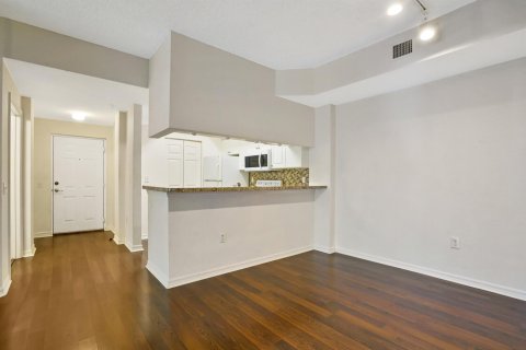 Copropriété à louer à Palm Beach Gardens, Floride: 2 chambres, 90.86 m2 № 2146813 - photo 11