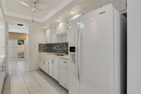 Adosado en alquiler en Hollywood, Florida, 3 dormitorios, 218.32 m2 № 1993871 - foto 5