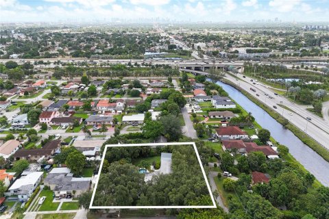 Terreno en venta en Miami, Florida № 1874854 - foto 4