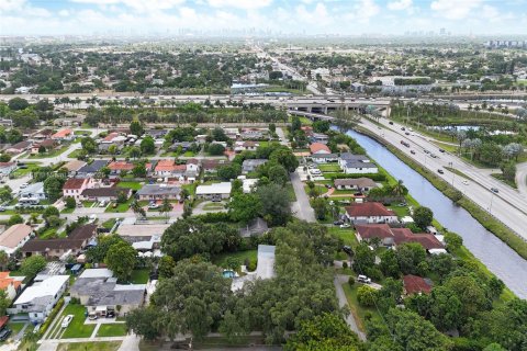 Terreno en venta en Miami, Florida № 1874854 - foto 28