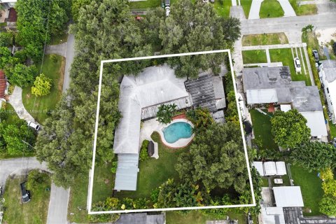 Terreno en venta en Miami, Florida № 1874854 - foto 2