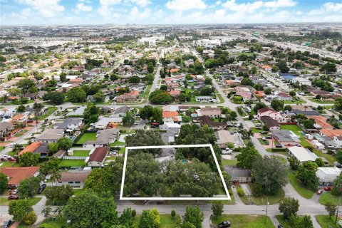 Terreno en venta en Miami, Florida № 1874854 - foto 1