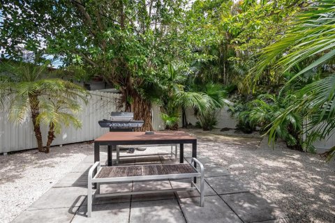 Casa en alquiler en Miami, Florida, 6 dormitorios, 244.7 m2 № 1938193 - foto 18