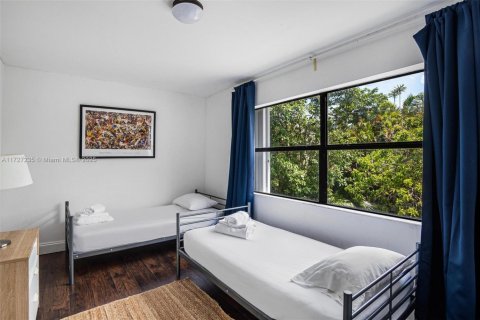 Casa en alquiler en Miami, Florida, 6 dormitorios, 244.7 m2 № 1938193 - foto 26