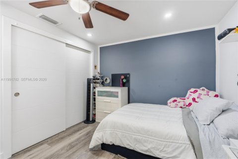 House in Pompano Beach, Florida 4 bedrooms, 117.15 sq.m. № 2065015 - photo 17