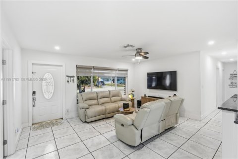 House in Pompano Beach, Florida 4 bedrooms, 117.15 sq.m. № 2065015 - photo 14