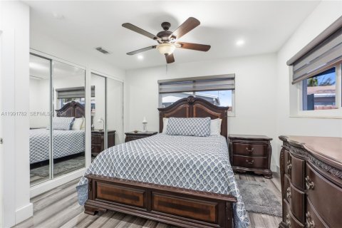 House in Pompano Beach, Florida 4 bedrooms, 117.15 sq.m. № 2065015 - photo 25