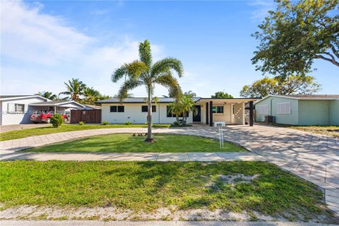 House in Pompano Beach, Florida 4 bedrooms, 117.15 sq.m. № 2065015 - photo 6