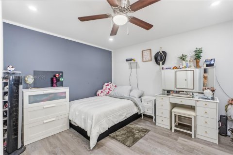 House in Pompano Beach, Florida 4 bedrooms, 117.15 sq.m. № 2065015 - photo 16