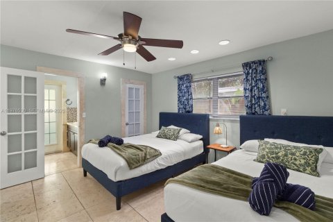 House in Wilton Manors, Florida 7 bedrooms, 137.03 sq.m. № 2041518 - photo 22