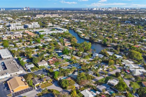 House in Wilton Manors, Florida 7 bedrooms, 137.03 sq.m. № 2041518 - photo 5