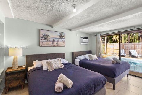 House in Wilton Manors, Florida 7 bedrooms, 137.03 sq.m. № 2041518 - photo 25