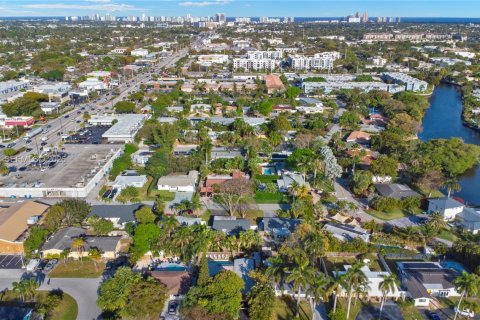 House in Wilton Manors, Florida 7 bedrooms, 137.03 sq.m. № 2041518 - photo 3