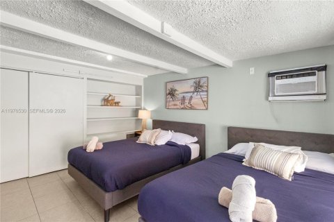 House in Wilton Manors, Florida 7 bedrooms, 137.03 sq.m. № 2041518 - photo 26