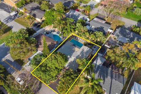 House in Wilton Manors, Florida 7 bedrooms, 137.03 sq.m. № 2041518 - photo 8