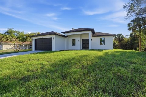 House in LaBelle, Florida 3 bedrooms № 2057517 - photo 2