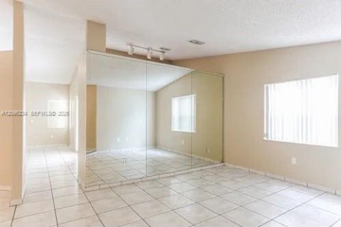 Villa ou maison à louer à Miami, Floride: 3 chambres № 2387841 - photo 7