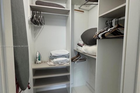 Купить кондоминиум в Майами, Флорида 2 спальни, 90.02м2, № 1832450 - фото 16