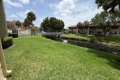 Copropriété à louer à Coral Springs, Floride: 2 chambres, 75.16 m2 № 2259679 - photo 12