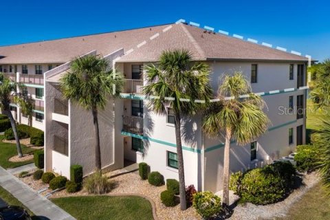 Condo in Punta Gorda, Florida, 2 bedrooms  № 1559656 - photo 1