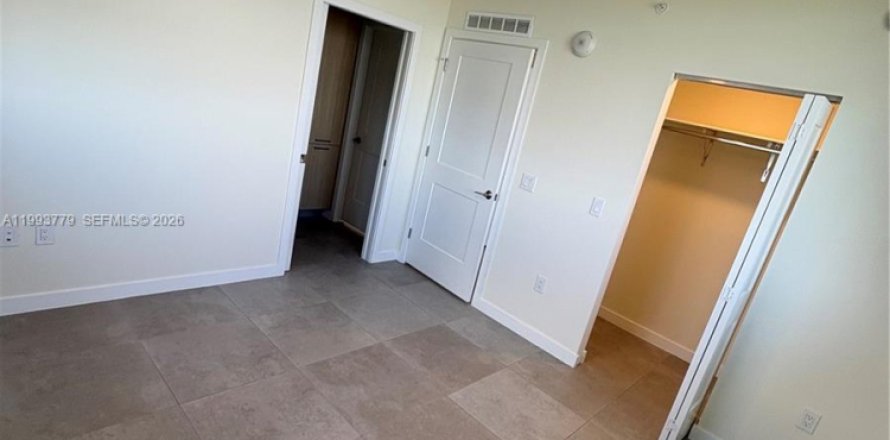 Casa en North Miami Beach, Florida 3 dormitorios № 2055501