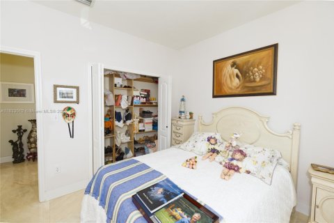 House in Miami, Florida 3 bedrooms, 170.94 sq.m. № 1814294 - photo 24