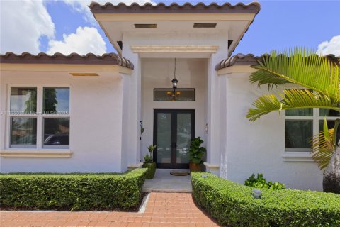 House in Miami, Florida 3 bedrooms, 170.94 sq.m. № 1814294 - photo 1