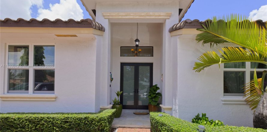 House in Miami, Florida 3 bedrooms, 170.94 sq.m. № 1814294