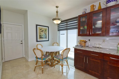 House in Miami, Florida 3 bedrooms, 170.94 sq.m. № 1814294 - photo 13