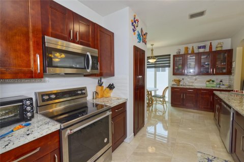House in Miami, Florida 3 bedrooms, 170.94 sq.m. № 1814294 - photo 2