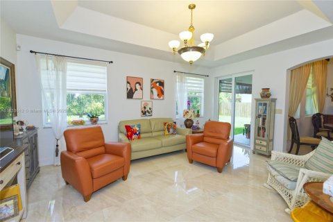 House in Miami, Florida 3 bedrooms, 170.94 sq.m. № 1814294 - photo 15