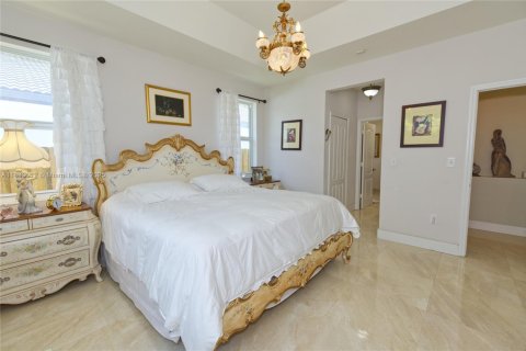 House in Miami, Florida 3 bedrooms, 170.94 sq.m. № 1814294 - photo 19