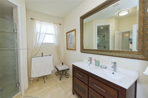 House in Miami, Florida 3 bedrooms, 170.94 sq.m. № 1814294 - photo 21