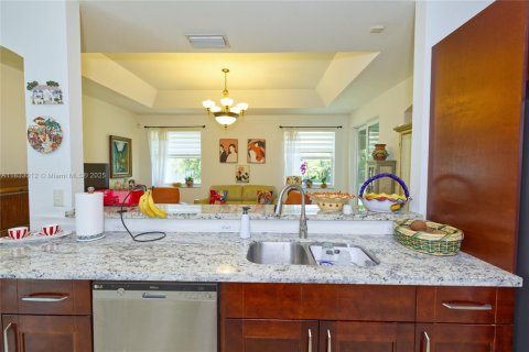 House in Miami, Florida 3 bedrooms, 170.94 sq.m. № 1814294 - photo 14